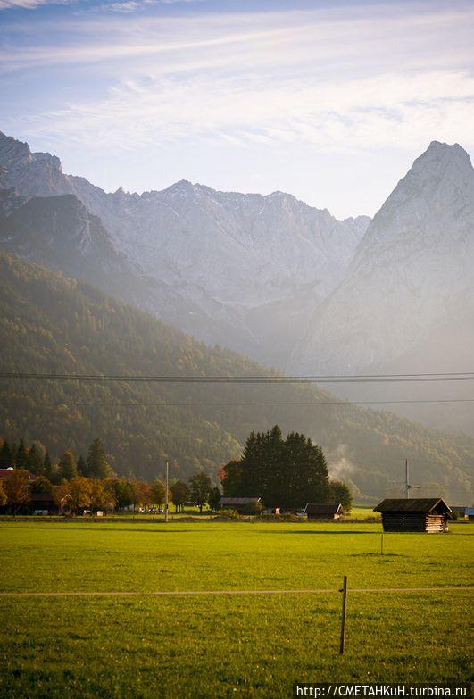 Поход осенью на Schellschlicht или опять в Альпах туман Земля Бавария, Германия