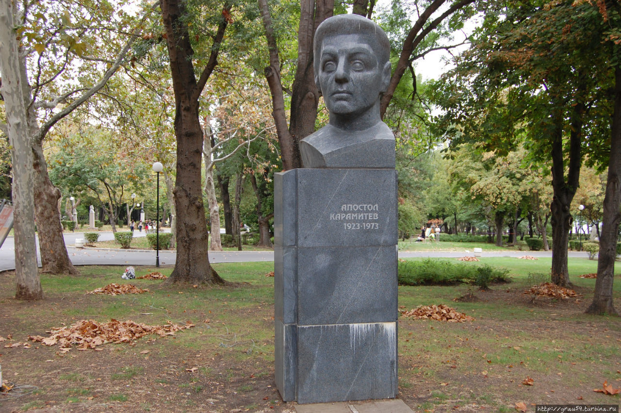 Памятник Апостолу Карамитеву Бургас, Болгария