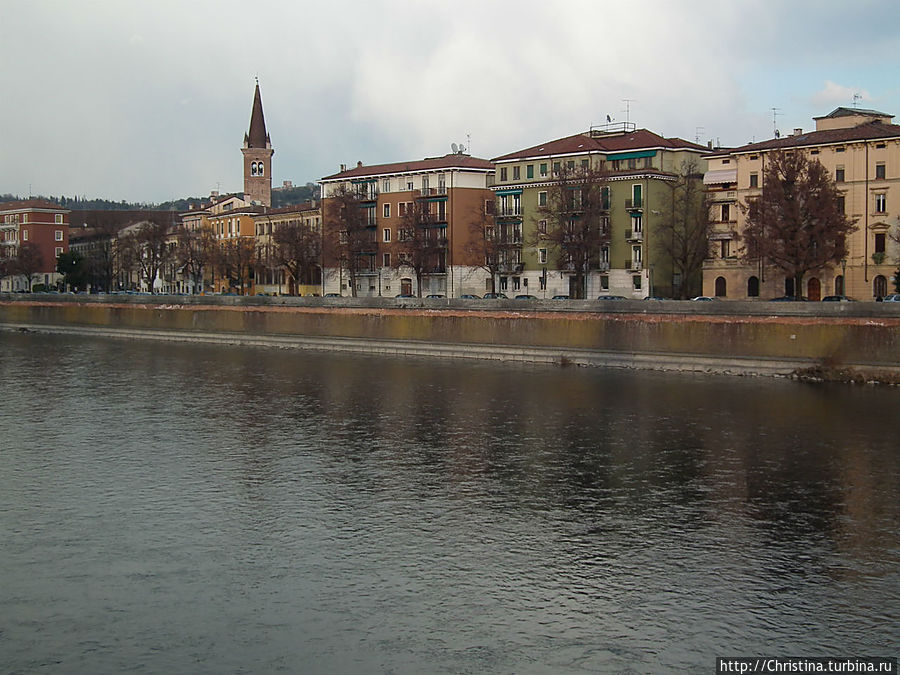 Верона расположена на реке Адидже. Верона, Италия