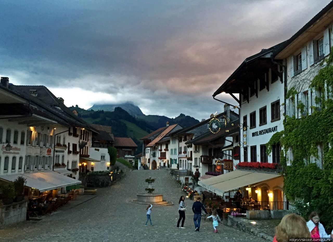 Грюйер — это не только известный сыр, но и красивый городок Грюйер, Швейцария