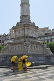Площадь Росиу в Лиссабоне, место встречи гидов с туристами.