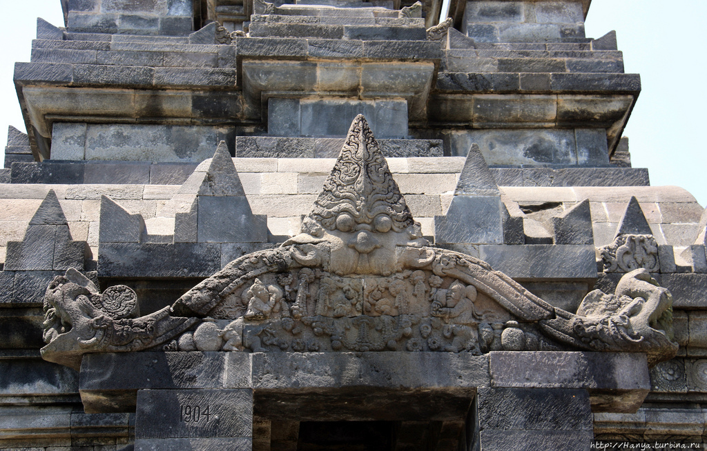 Храм Павон Магеланг, Индонезия