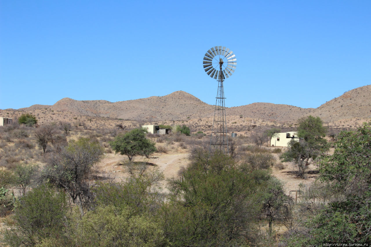 Насос для добычи воды. Солитейр, Намибия