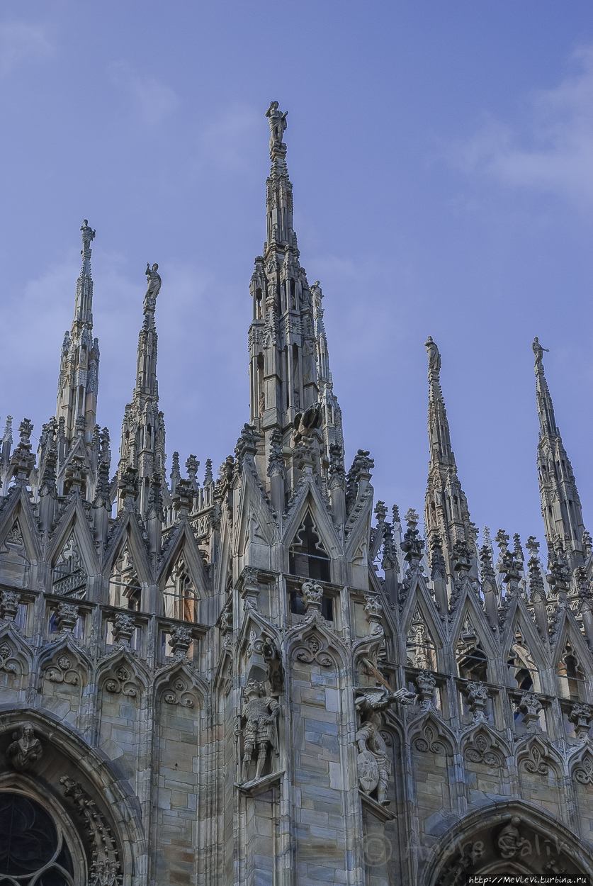 Милан. Дуомо. Прогулка вокруг кафедрального собора Милан, Италия