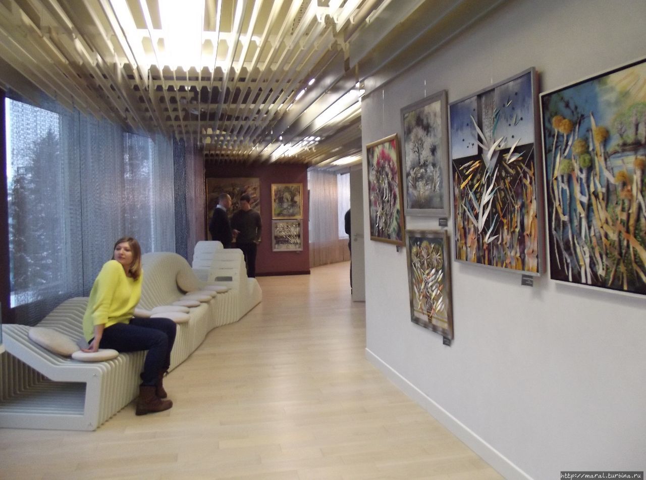 Картинная галерея на третьем этаже – зал осени Москва, Россия