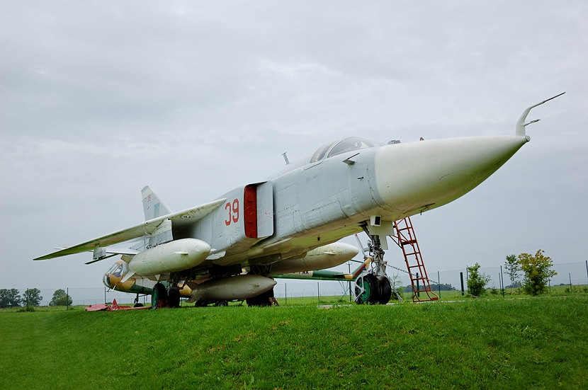 Бомбардировщик Су-24 ВВС Украины Уезд Тартумаа, Эстония