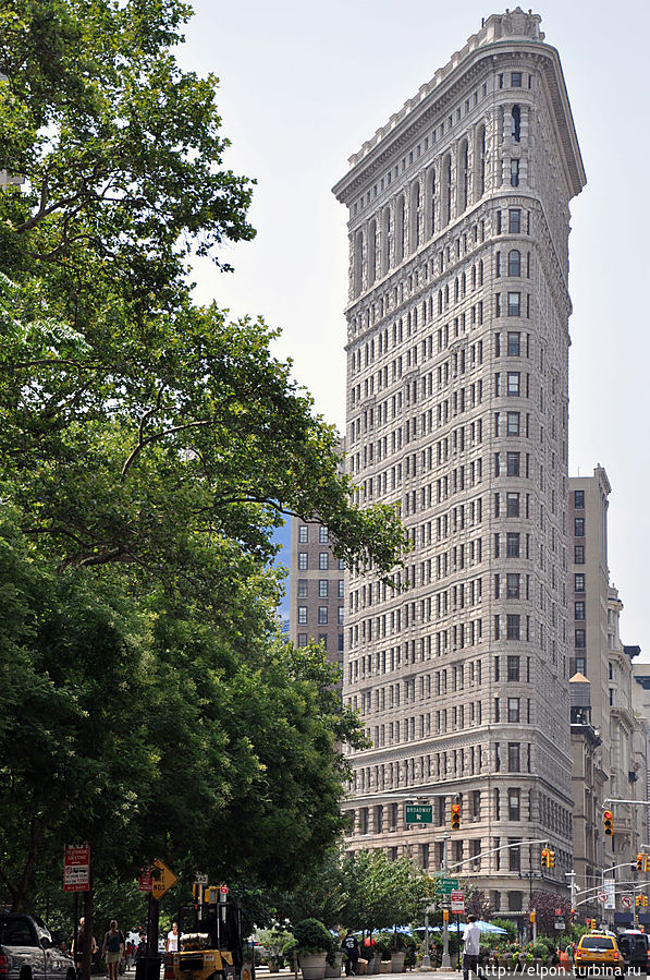 Флетайрон билдинг («Утюг») в 1903 году гордился своей высотой в 87 метров – в то время это было самое высокое здание на Манхэттене. Считается самым старым небоскребом Нью-Йорка. Нью-Йорк, CША