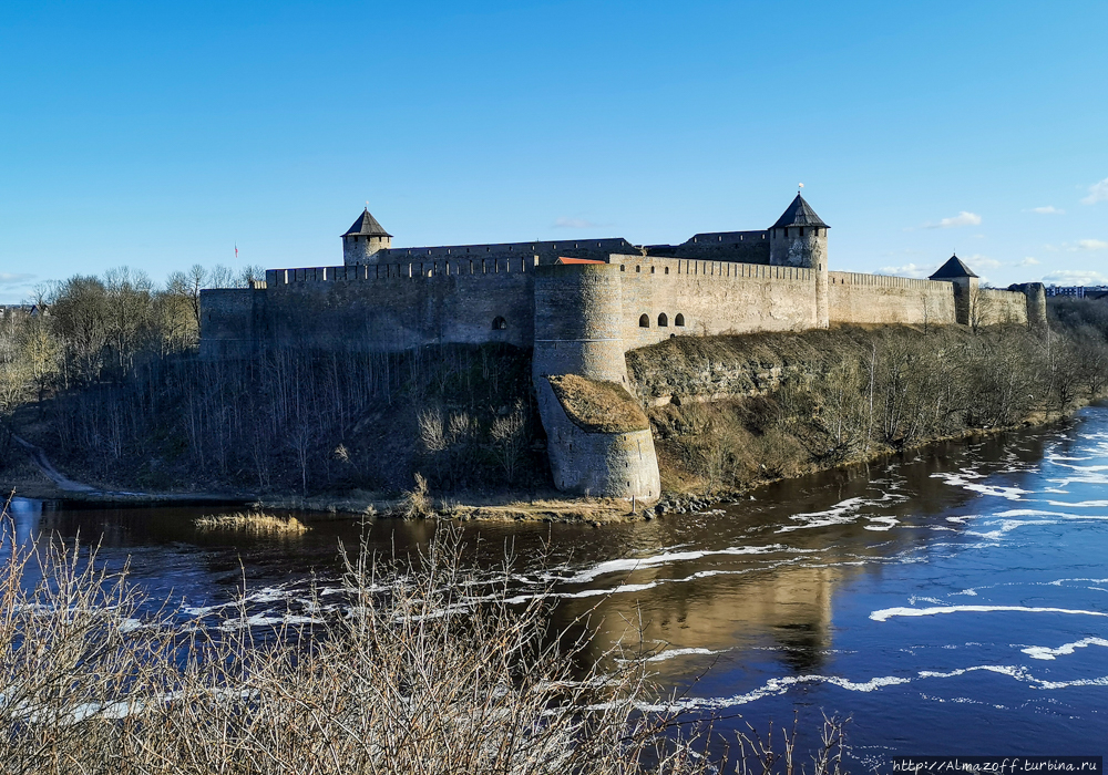 Крепость Ивангород на границе с Эстонией Ивангород, Россия