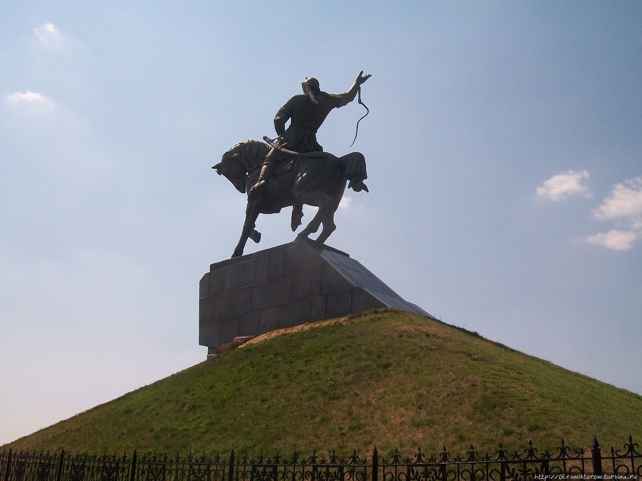 Прогулка около памятника Салавату Юлаеву Уфа, Россия