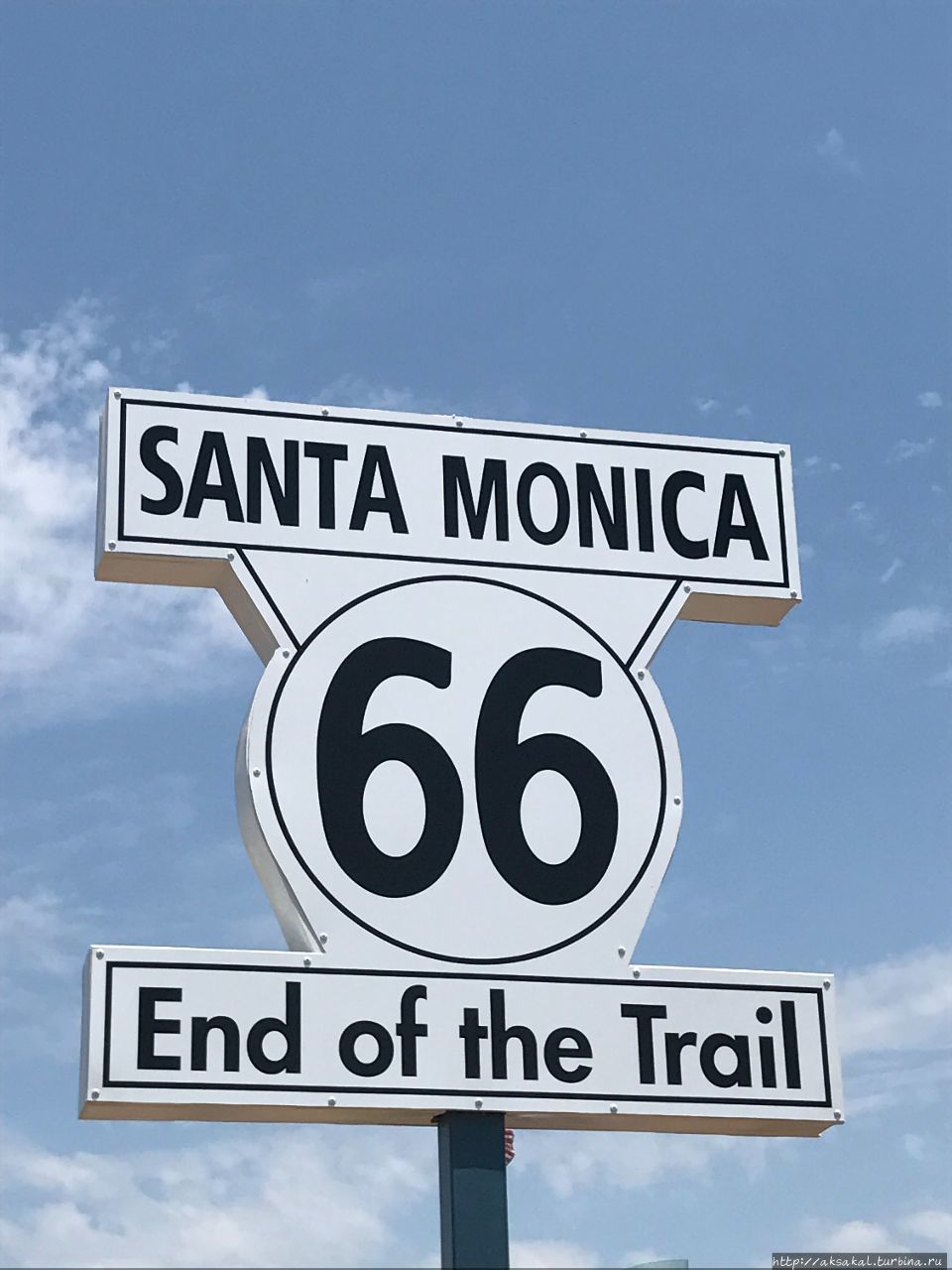 Конец матери-дороги на пирсе Санта Моники. Лос-Анжелес, CША