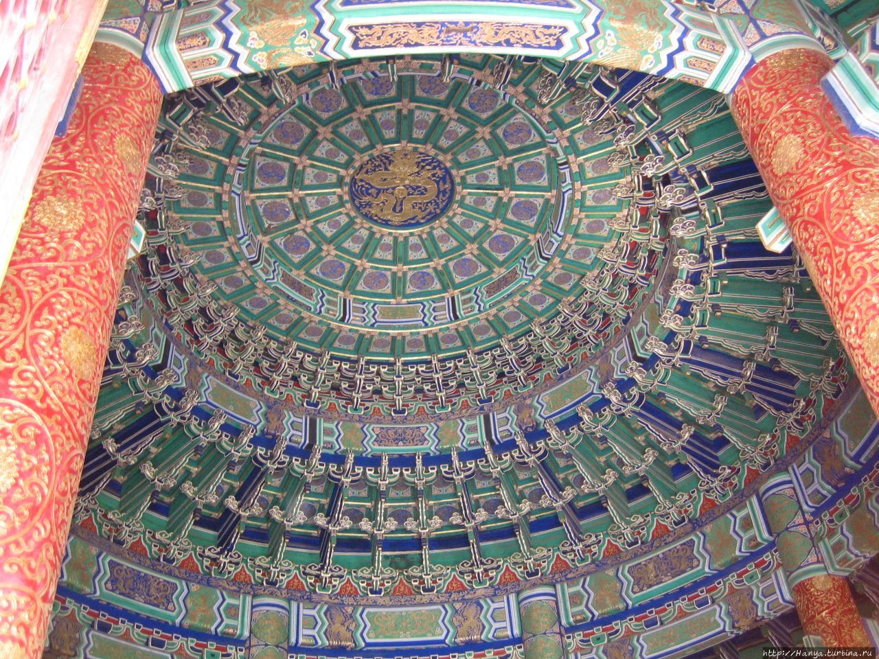 Комплекс Храм Неба.  Потолок  Храма Хуанцюньюй Пекин, Китай