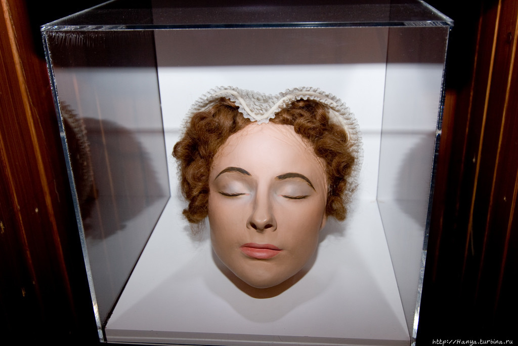 Посмертная маска Марии Стюарт. Фото из интернета Стерлинг, Великобритания