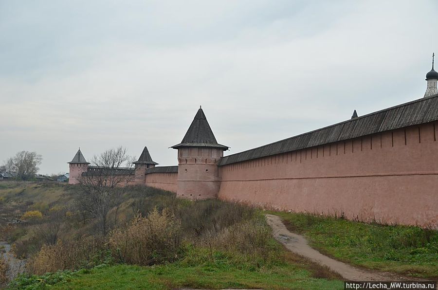 Стены со стороны Каменки Суздаль, Россия