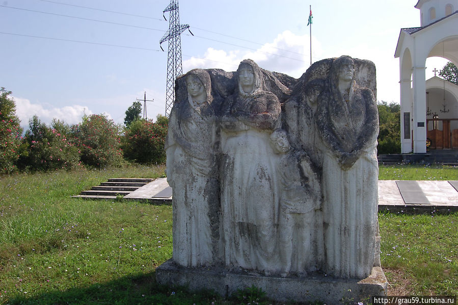 Памятник уроженцам села — жертвам войны 1992-1993 Лыхны, Абхазия