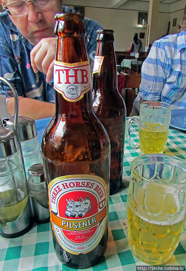 а это самое распространенное пиво Мадагаскара Амбатулампи, Мадагаскар