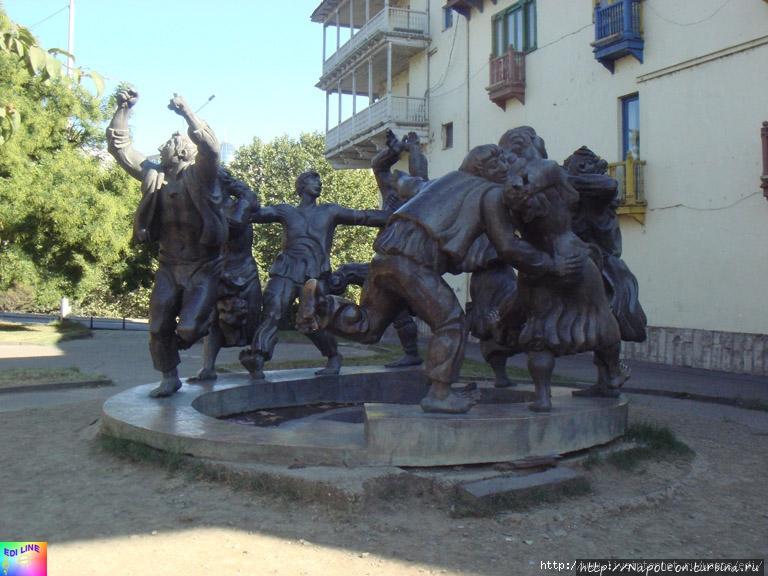 Памятник грузинским танцорам / Monument of Georgian dancers
