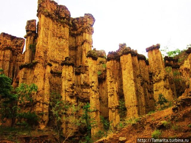 Камни ISIMILA STONE достойны удивления Иринга, Танзания