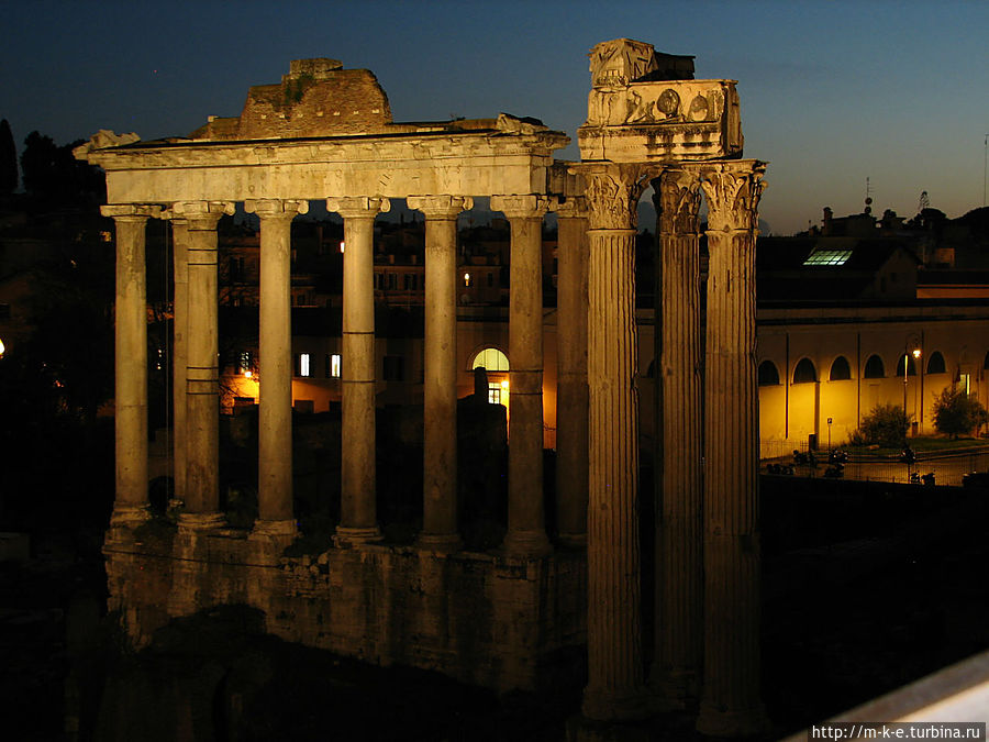 Колонны храма Сатурна Рим, Италия