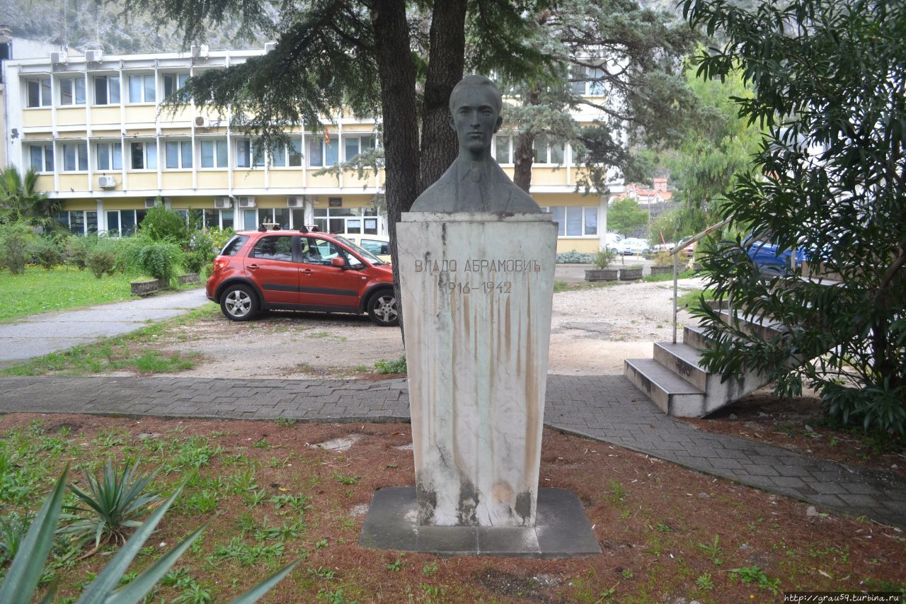 Бюст Владо Абрамовичу / Bust Of Vlado Abramovich