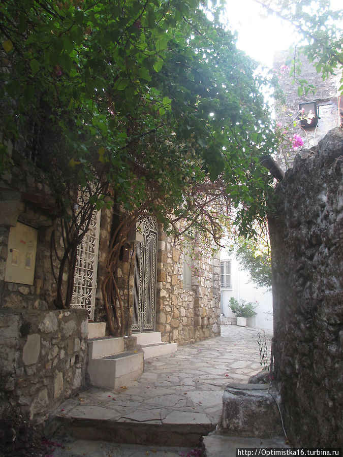В лабиринте узких улочек старого города Мармарис, Турция