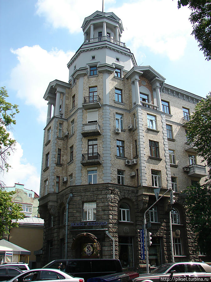 Еще один образец сталинской архитектуры, жилой дом Киев, Украина