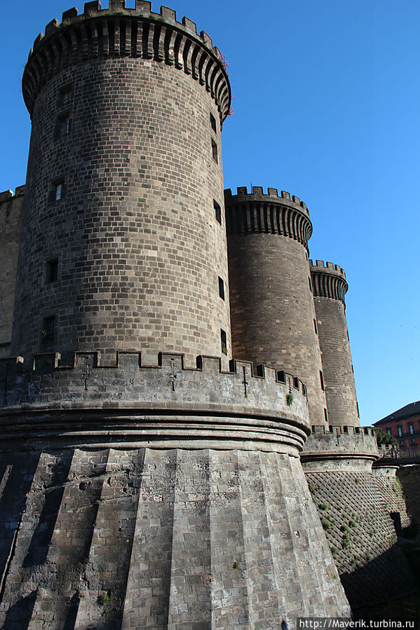 Анжуйская крепость. Неаполь, Италия