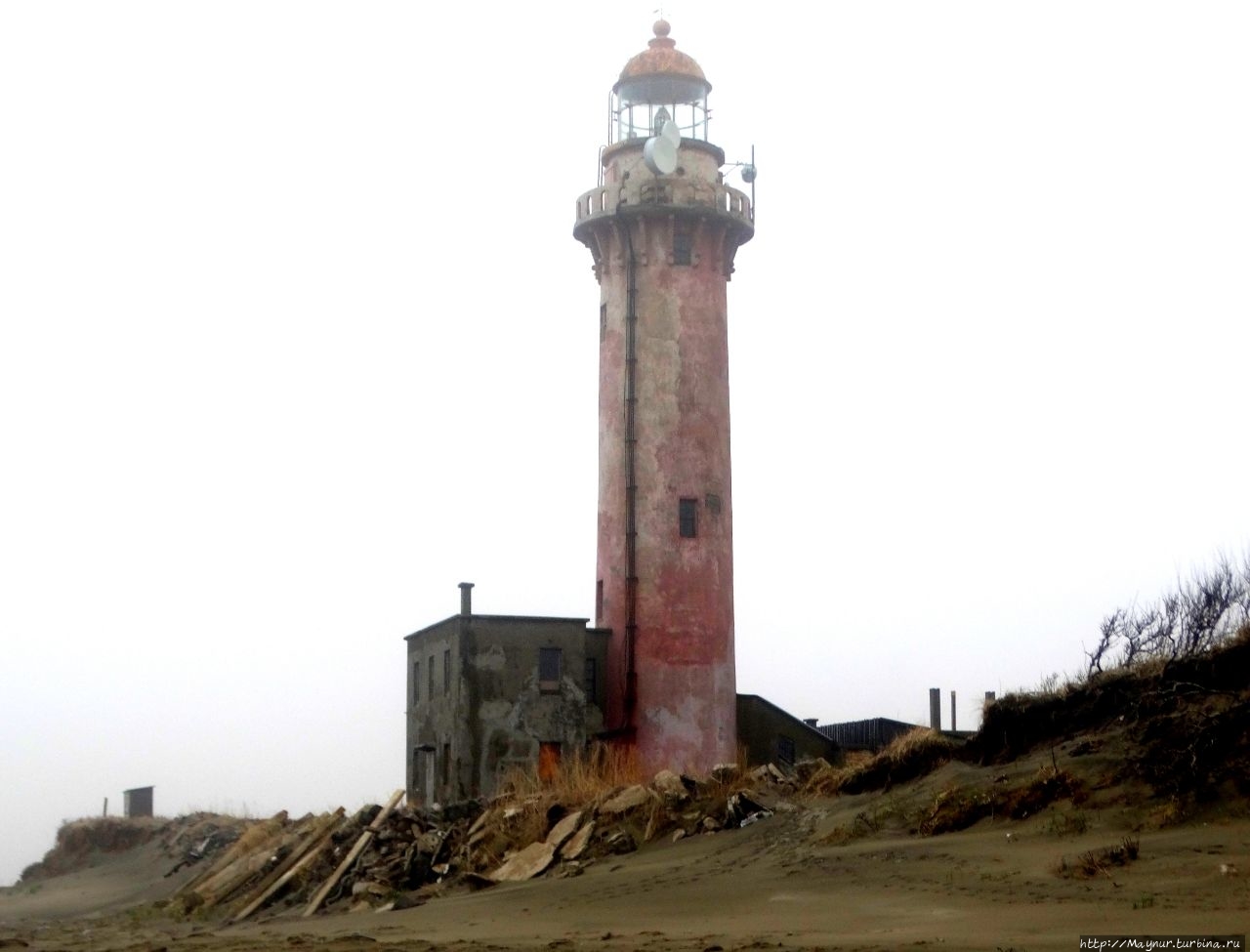 Маяк на мысе Слепиковского / Lighthouse at Cape Slepikovskogo