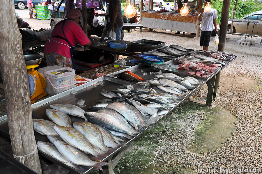 Уж какие только морепродукты не дарит море местным жителям.