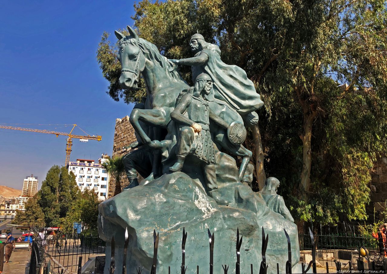 Памятник  Салах ад-Дину (Саладину) Дамаск, Сирия