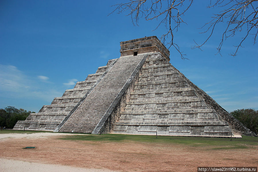 Пирамида Кукулькана Чичен Ица Мексика