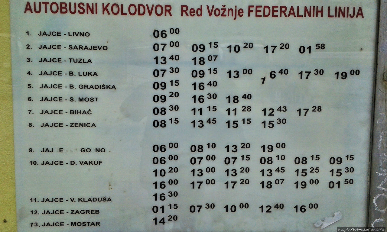 расписание местных автобусных линий, которое может не совпадать, но кассиры всегда в курсе когда и куда... Яйце, Босния и Герцеговина