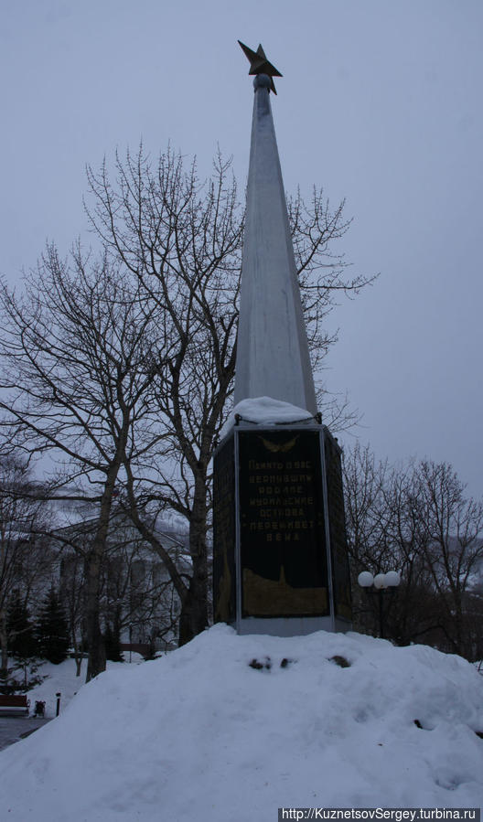 Памятник героям Курильской десантной операции в Петропавловске