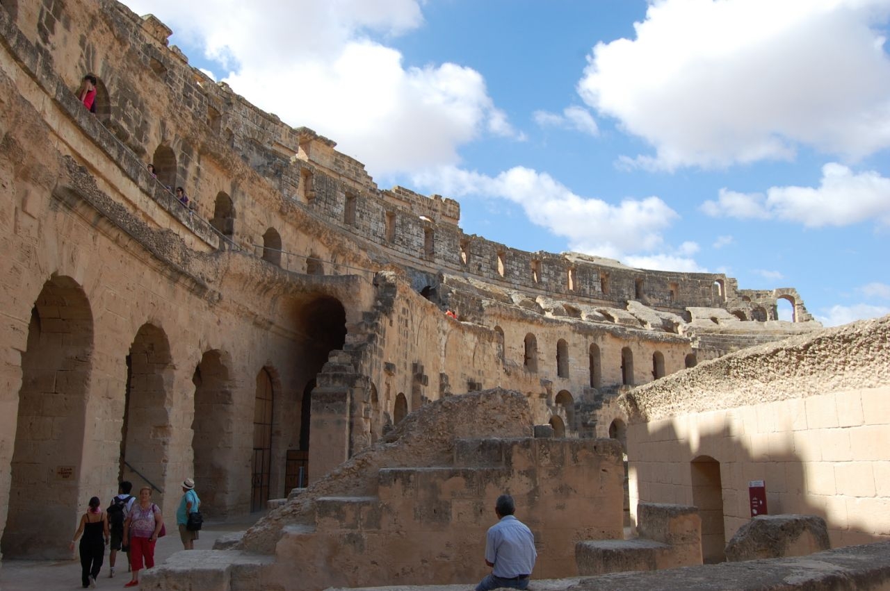 Жемчужина пустыни - амфитеатр в древнем  городе Эль-Джем