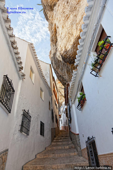 Setenil De Las Bodegas — город под скалой Андалусия, Испания
