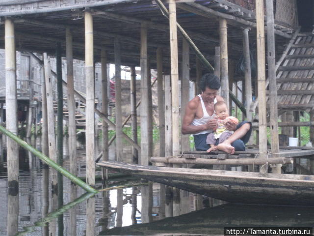 Озеро Инле и подставные падаунги Озеро Инле, Мьянма
