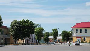 Как и многие белорусские города, Петриков считается довольно старым. Существует легенда, что он был основан еще в 10 веке ятвяжским князем, который получил при крещении здесь имя Петр, почему и стал город так называться.