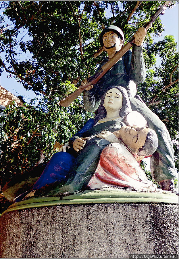 *Памятник в центре городка, немного наивный и неуклюжий, хотя и не представлял собою художественную ценность, разительно отличал Губат от других городков, где основным центральным монументом всегда был памятник Хосе Ризалю