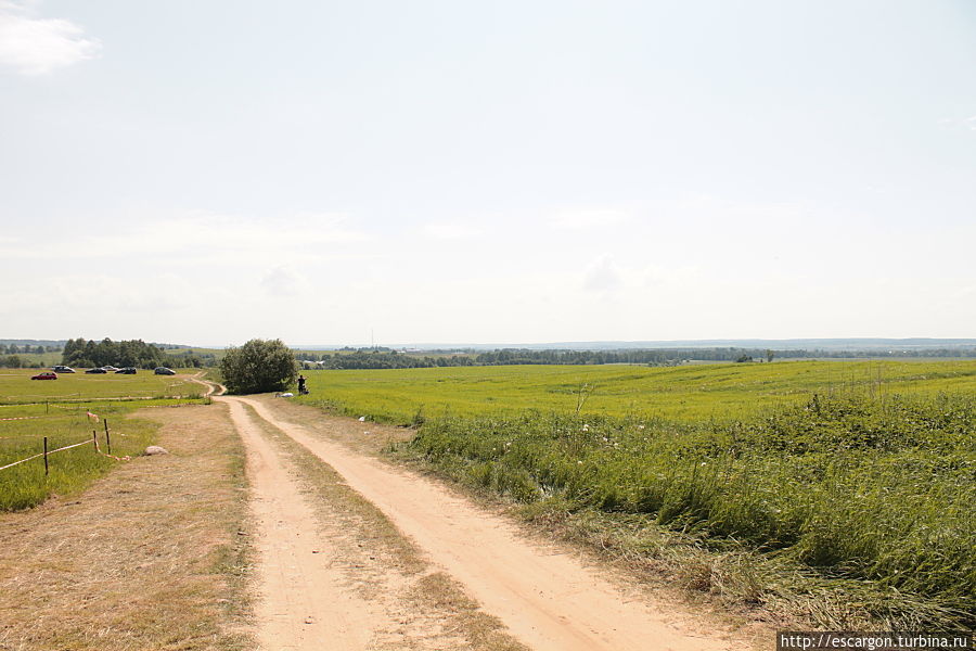 ...Итак выбрались мы где-то в обед.

Солнце нещадно пекло в голову, а все мысли сосредотачивались только на том, как бы вот так изобрести какой-нибудь прибор, чтобы вот так сразу и оказаться в месте назначения...

причем желательно с бутылочкой холодненького пивка в придачу..