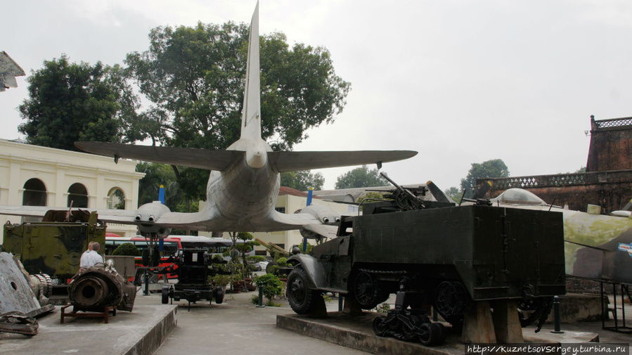 Вьетнамский музей военной истории — наружная экспозиция Ханой, Вьетнам