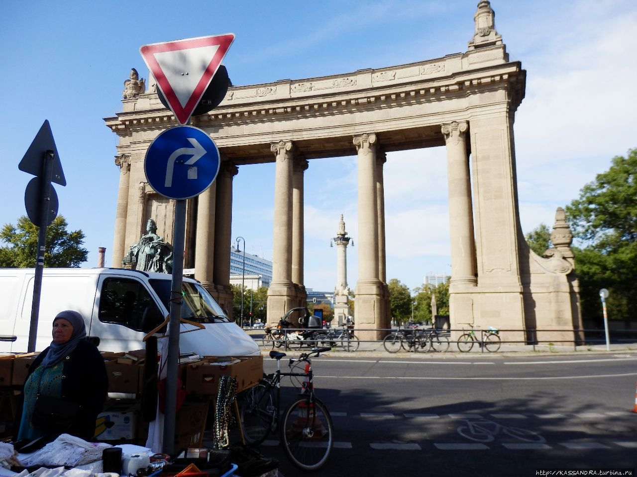 Шарлоттенбургские ворота на улице 17 Июня Берлин, Германия