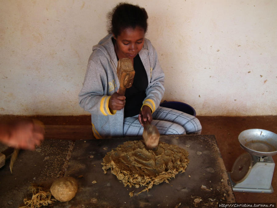 Ручное производство бумаги Амбалавау, Мадагаскар
