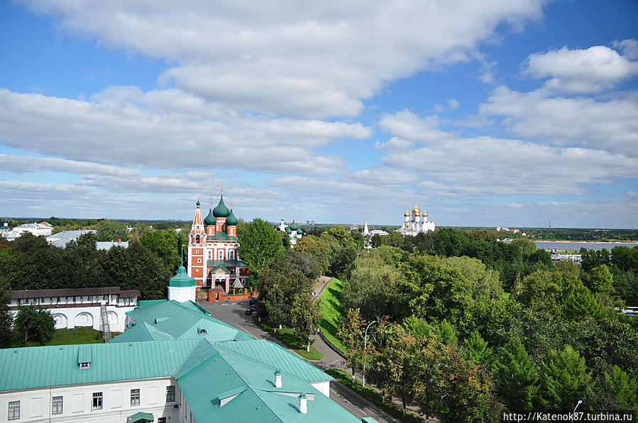 Вид с колокольни Спасо-Преображенского монастыря. Ярославль, Россия