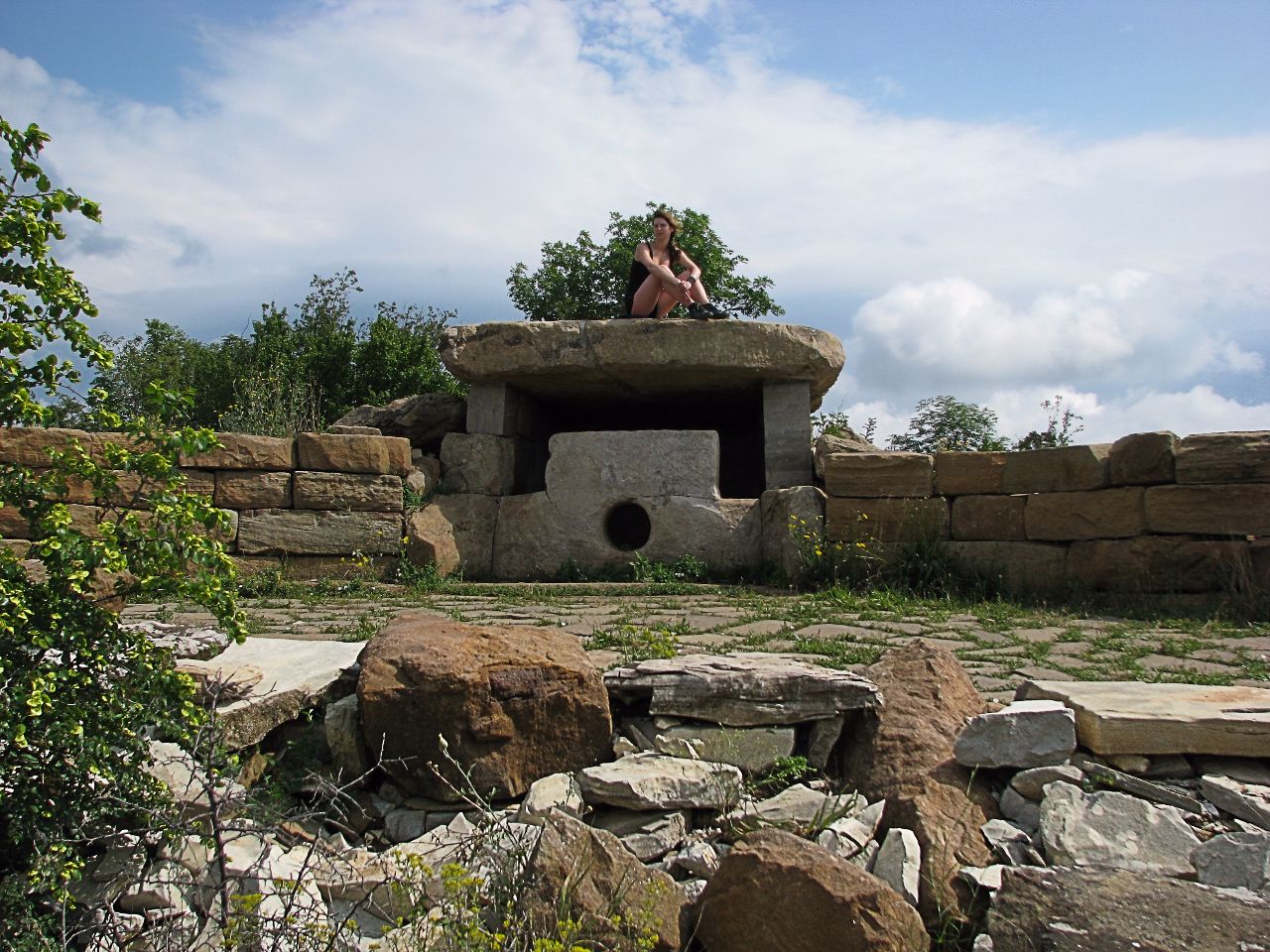 дольмены на горе Нексис Геленджик, Россия