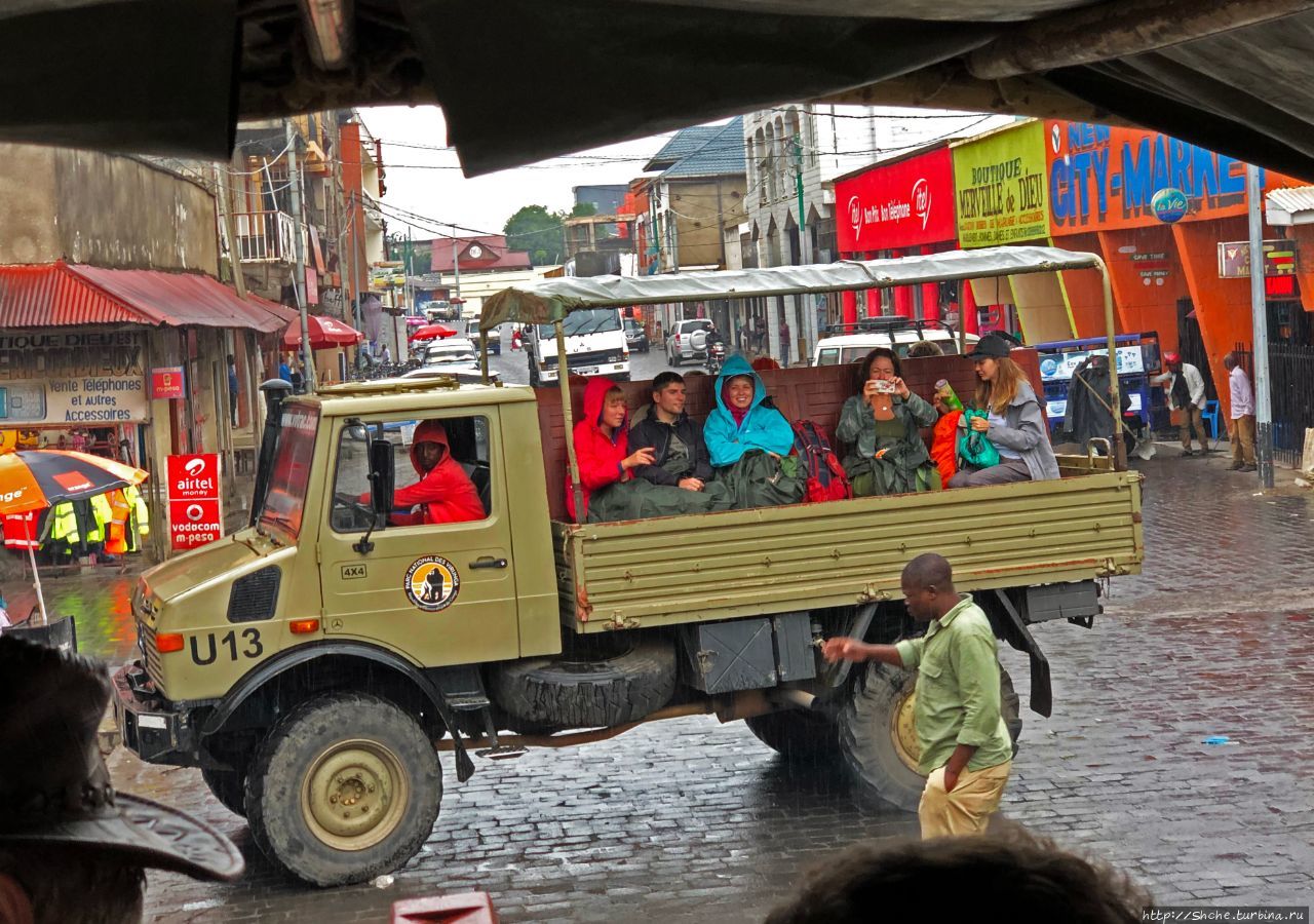 Конголезский город Гома проездом в кузове грузовика Гома, ДР Конго