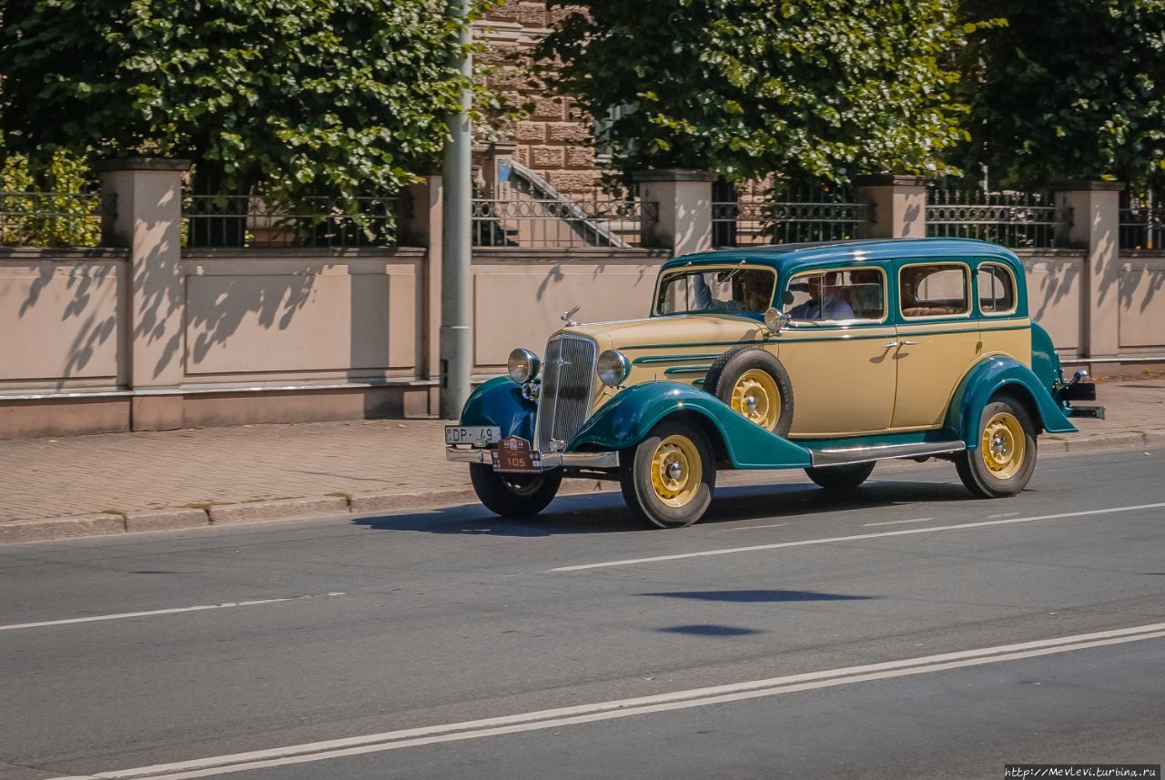 Парад старинных автомобилей Rīga Retro 2018 ... Рига, Латвия
