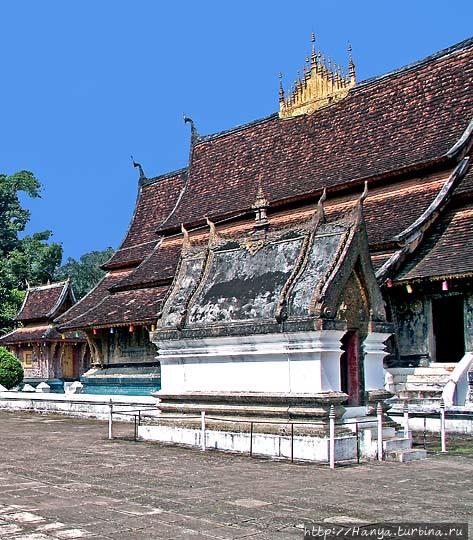 Часовня Стоящего Будды в Сиенгтхонг Вате / Wat Xieng Thong Standing Buddha Chapel