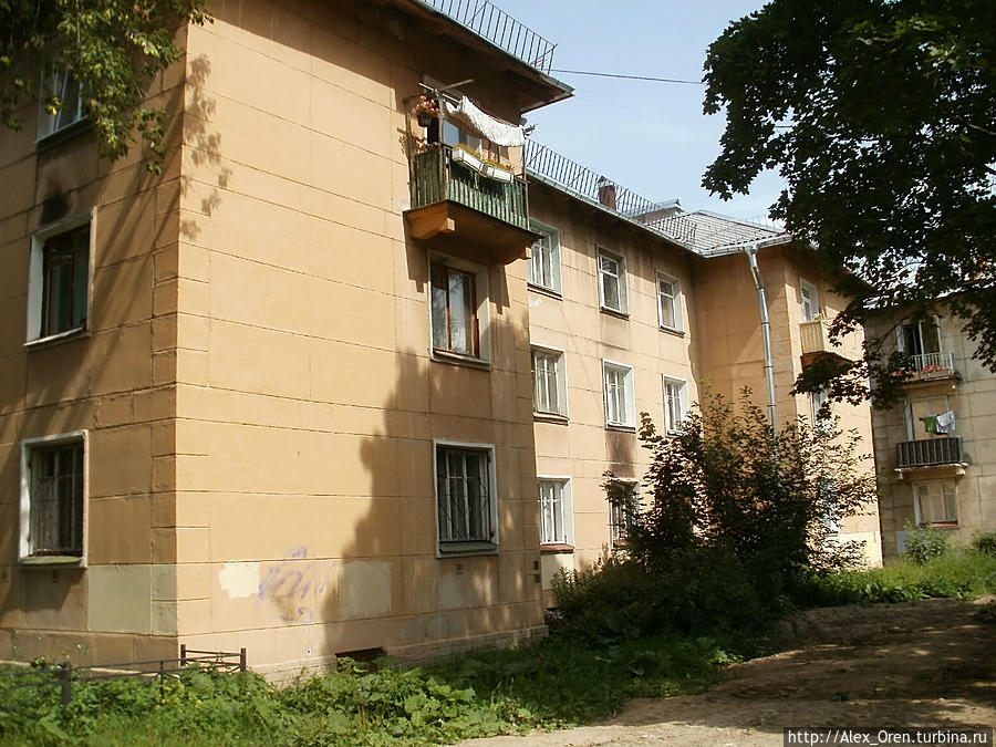 Котинские дома были построены в 1959 г. для работников Кировского завода из блоков. Санкт-Петербург, Россия