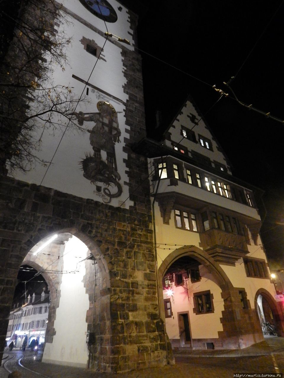 Вечером в историческом центре Фрайбурга Фрайбург-им-Брайсгау, Германия