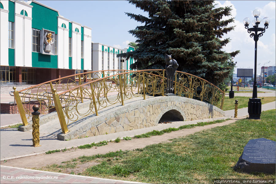 8. Лисий мост — самое легкомысленное место серьёзной Коммунистической улицы и самое туристическое. Саранск, Россия