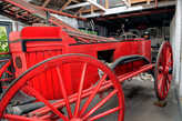 Раритетный экспонат 19 века — пожарная машина